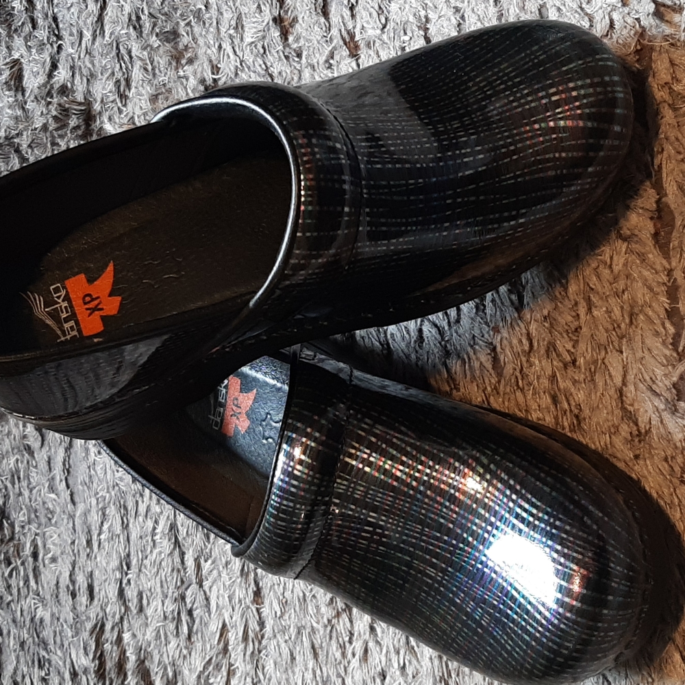7.5 Dansko xp clogs